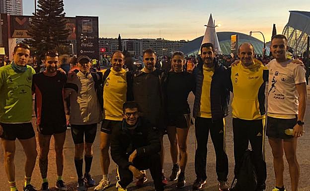 Grupo de corredores del Team Run&Go en la Maratón de Valencia. 