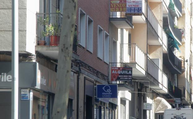 Carteles de pisos en venta y alquiler en Salamanca. 