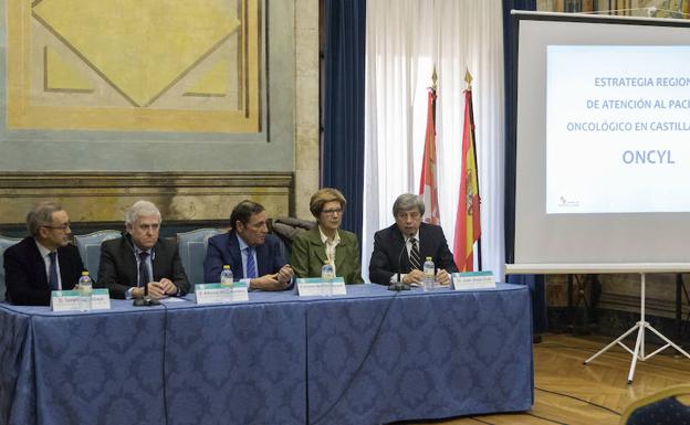 La mesa que ha presidido la inauguración del encuentro de ayer, en Fonseca. 