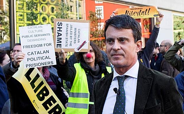 Manuel Valls, en un acto en el barrio del Raval barcelones este martes.