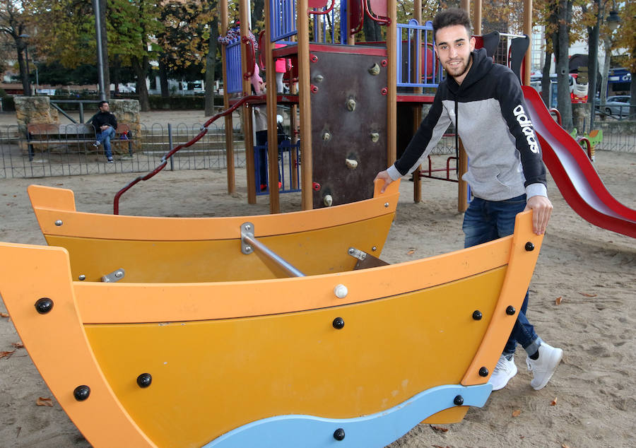 Juan de la Mata, en el parque de los Jardinillos de San Roque.