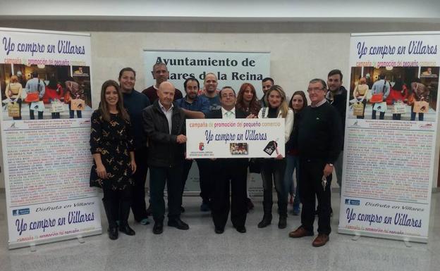 Presentación de la campaña de apoyo al comercio 'Yo compro en Villares'..