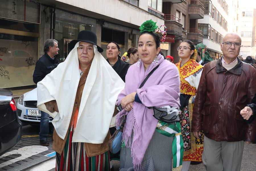 Fotos: Procesión de la Casa de Zamora en Valladolid con la Virgen de la Concha