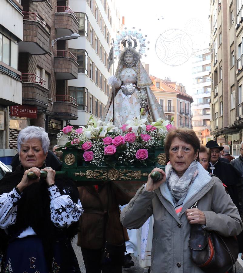 Fotos: Procesión de la Casa de Zamora en Valladolid con la Virgen de la Concha