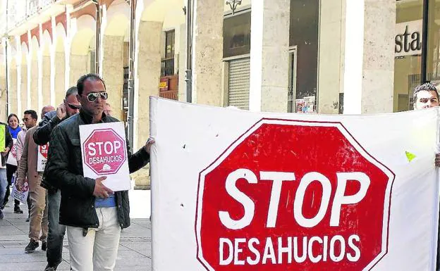 Manifestación stop desahucios por la Calle Mayor de Palencia. :: 