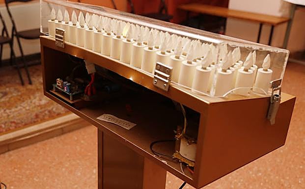 Lamparario de la iglesia de San Telmo forzado por el ladrón. 