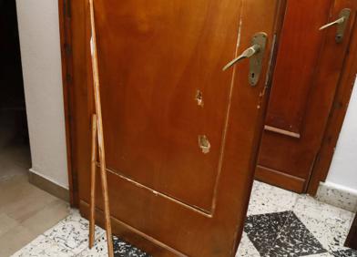 Imagen secundaria 1 - Daños realizados por el ladrón en la Parroquia de San Telmo de Palencia.