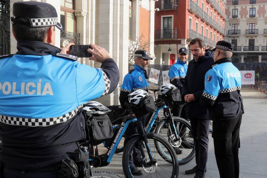 Fotos: La Policía Municipal de Valladolid estrena diez bicicletas eléctricas