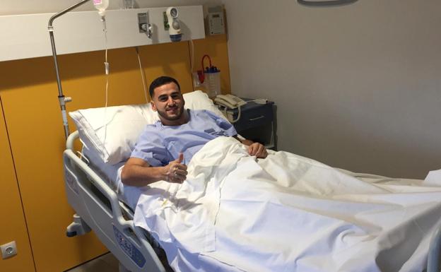 Ayub, tras ser operado. 