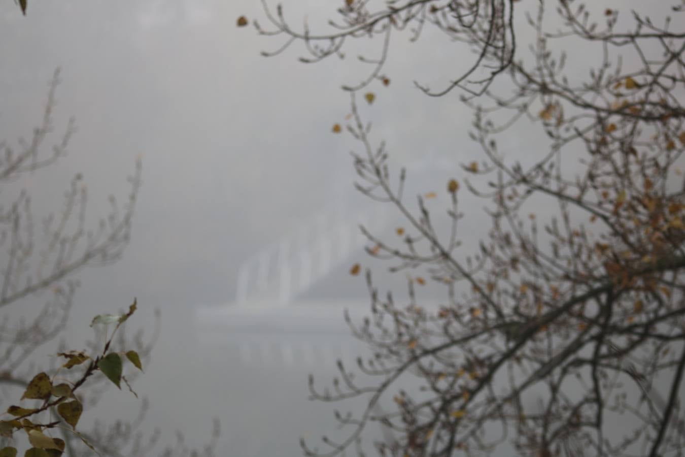 Fotos: Jornada de niebla en Valladolid