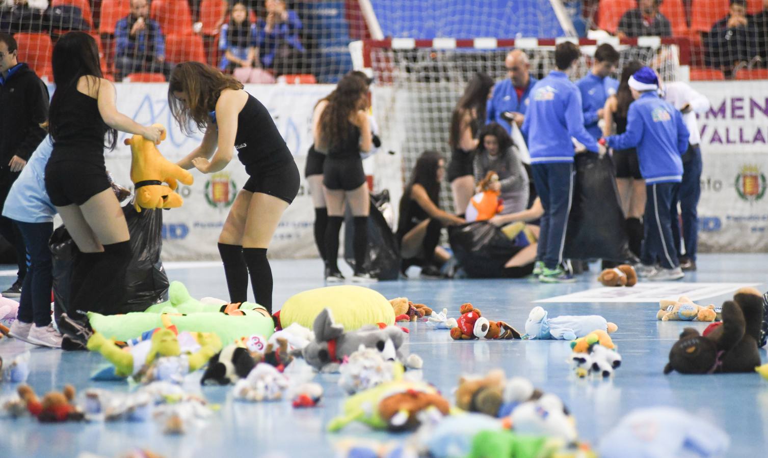 Un gol inverosímil de Dani Pérez desde la esquina, sin ángulo y a falta de dos segundos para finalizar el partido evitó la debacle en Huerta del Rey 