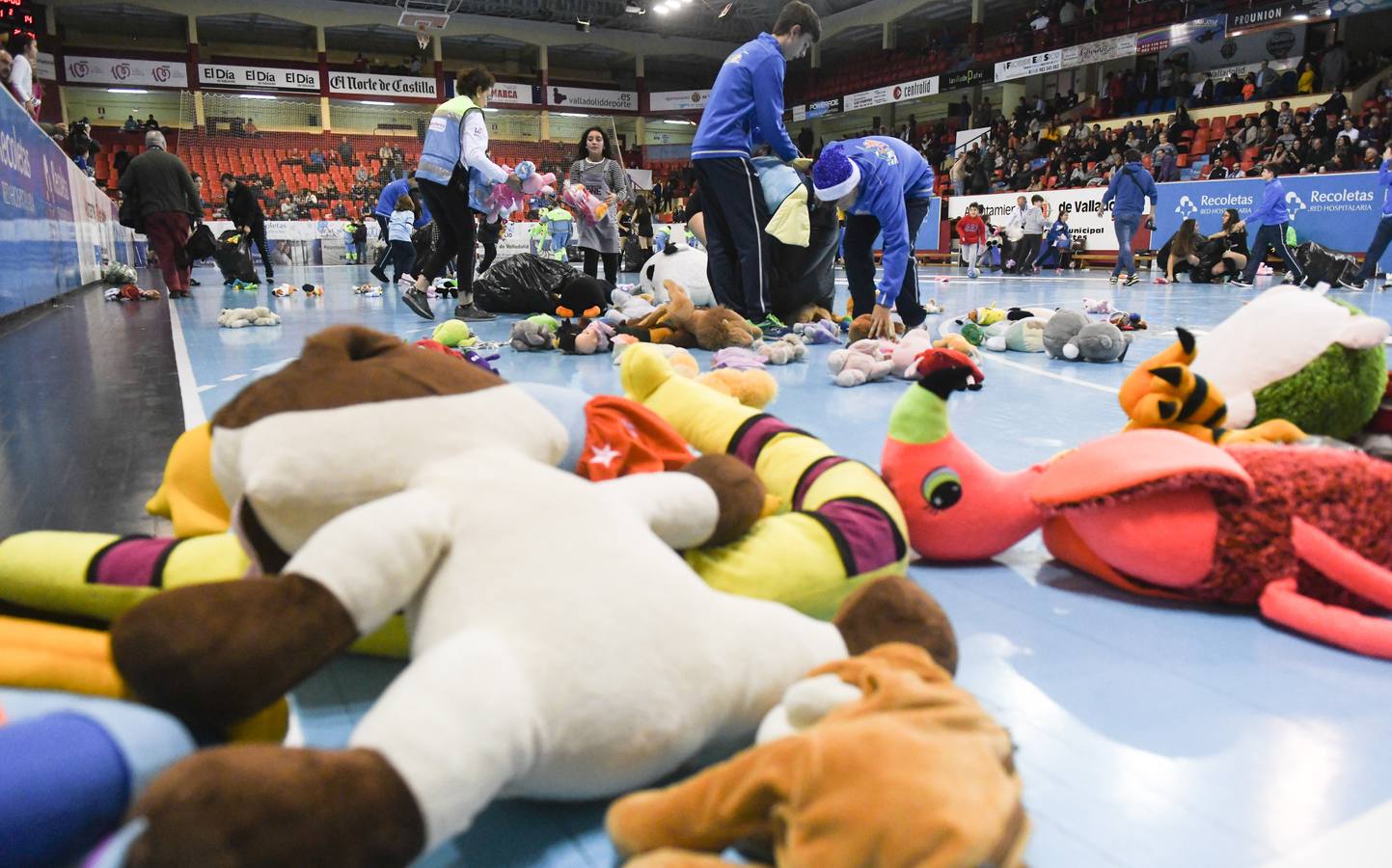 Un gol inverosímil de Dani Pérez desde la esquina, sin ángulo y a falta de dos segundos para finalizar el partido evitó la debacle en Huerta del Rey 