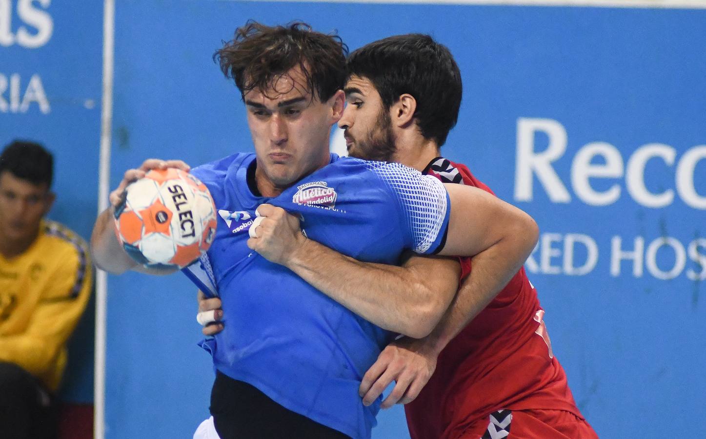 Un gol inverosímil de Dani Pérez desde la esquina, sin ángulo y a falta de dos segundos para finalizar el partido evitó la debacle en Huerta del Rey 