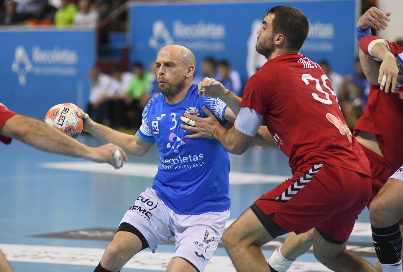 Un gol inverosímil de Dani Pérez desde la esquina, sin ángulo y a falta de dos segundos para finalizar el partido evitó la debacle en Huerta del Rey 