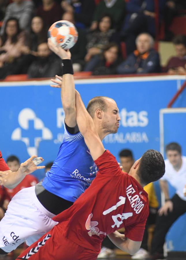 Un gol inverosímil de Dani Pérez desde la esquina, sin ángulo y a falta de dos segundos para finalizar el partido evitó la debacle en Huerta del Rey 