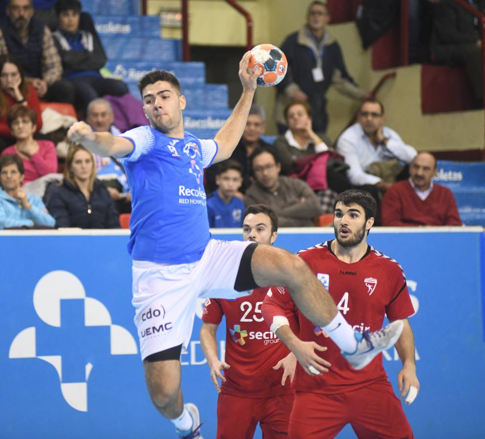 Un gol inverosímil de Dani Pérez desde la esquina, sin ángulo y a falta de dos segundos para finalizar el partido evitó la debacle en Huerta del Rey 