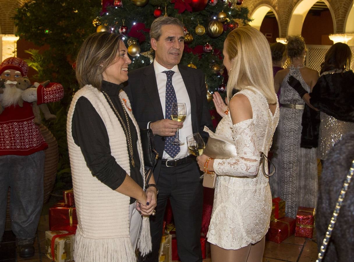 Más de 200 personas se dieron cita en el Hotel Palacio de Santa Ana en la tradicional cena de Navidad contra el cáncer