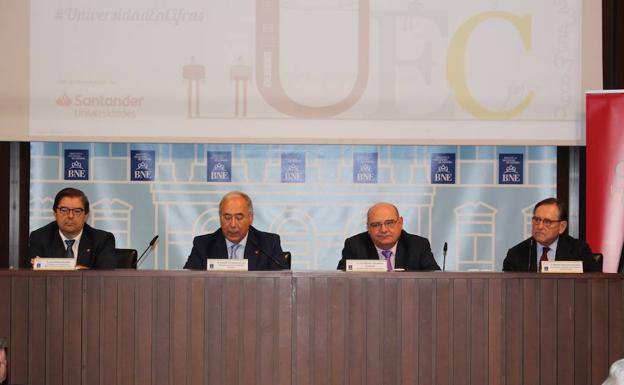 Los representantes de la Conferencia de Rectores, durante la presentación del informe.