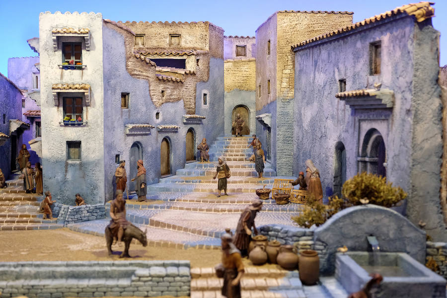 Cerca de 300 figuras artesanas se reparten por ocho escenas bíblicas ambientadas en la «ciudad azul» marroquí de Chefchaouen