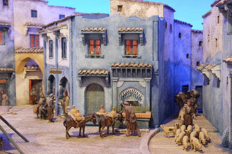 Cerca de 300 figuras artesanas se reparten por ocho escenas bíblicas ambientadas en la «ciudad azul» marroquí de Chefchaouen