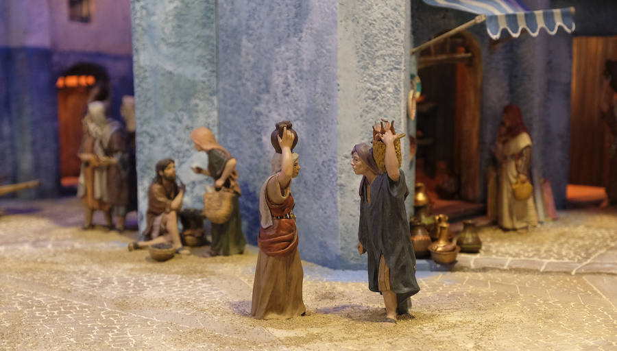 Cerca de 300 figuras artesanas se reparten por ocho escenas bíblicas ambientadas en la «ciudad azul» marroquí de Chefchaouen