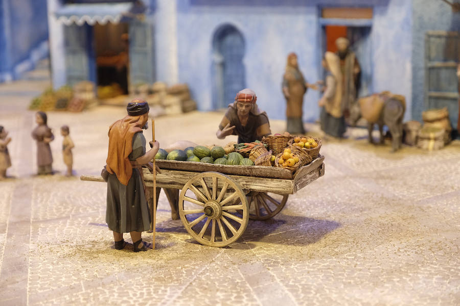 Cerca de 300 figuras artesanas se reparten por ocho escenas bíblicas ambientadas en la «ciudad azul» marroquí de Chefchaouen