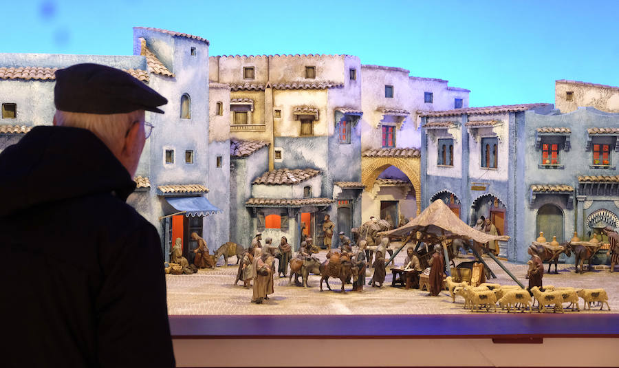 Cerca de 300 figuras artesanas se reparten por ocho escenas bíblicas ambientadas en la «ciudad azul» marroquí de Chefchaouen