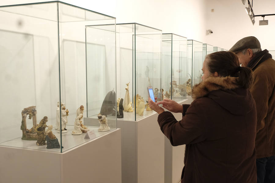 Cerca de 300 figuras artesanas se reparten por ocho escenas bíblicas ambientadas en la «ciudad azul» marroquí de Chefchaouen