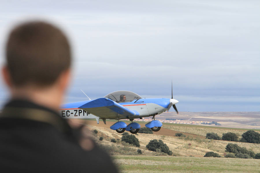 Fotos: Homenaje a José Antonio González en el aeródromo de Fuentemilanos