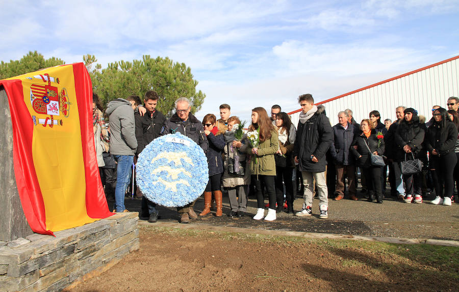 Fotos: Homenaje a José Antonio González en el aeródromo de Fuentemilanos