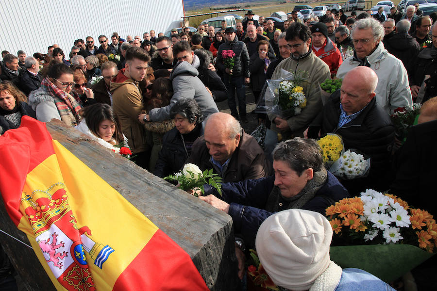 Fotos: Homenaje a José Antonio González en el aeródromo de Fuentemilanos