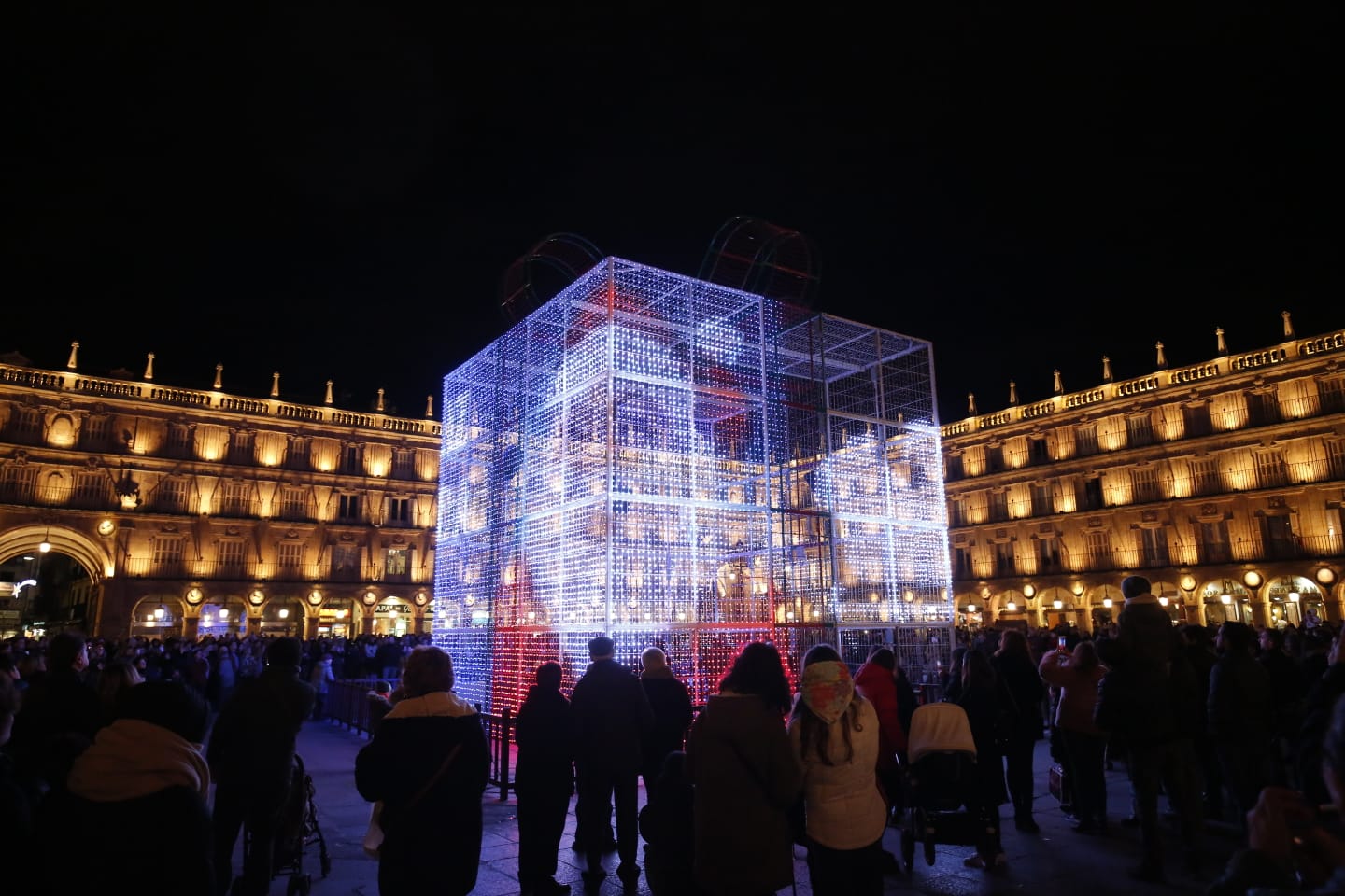 Fotos: El brillo de la Navidad deslumbra en la Plaza Mayor de Salamanca