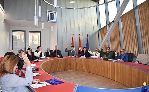 Un momento de la votación del pleno de ayer.