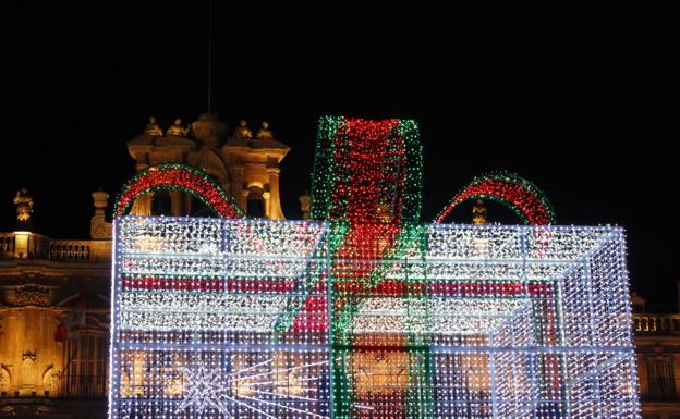 Galería. Regalo navideño en la Plaza Mayor.