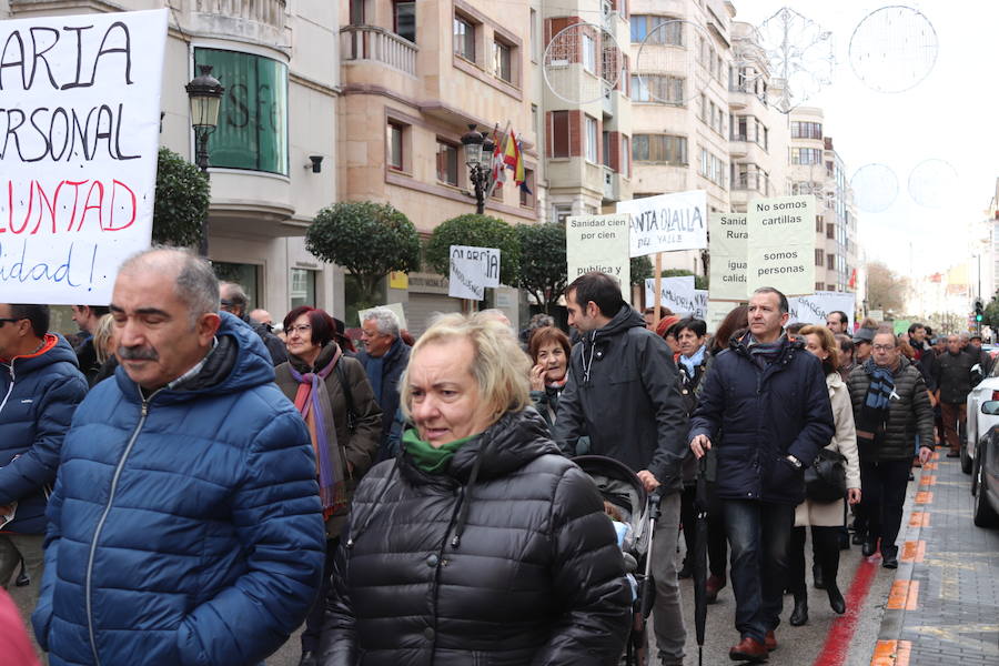 Fotos: 3.000 personas salen a la calle en Burgos para defender la Atención Primaria