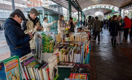 Parte del Mercado de comercio Justo en Plaza España 