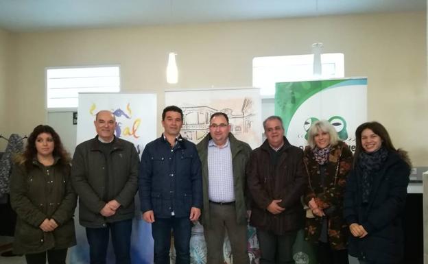 Autoridades asistentes a la clausura del programa de Voluntariado ayer en Buenamadre.