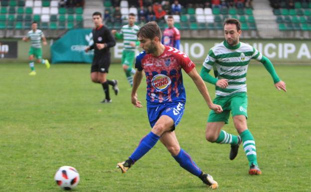 Álex Conde, durante un anterior partido en La Albuera.