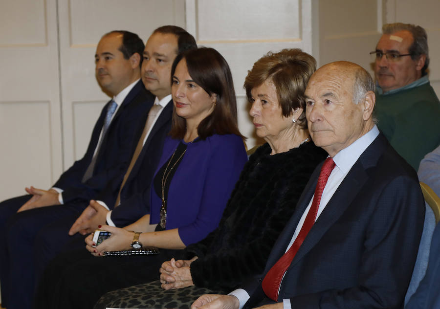 Fotos: Vicente Villagrá recibe la medalla de honor de la Cámara de Comercio de Palencia