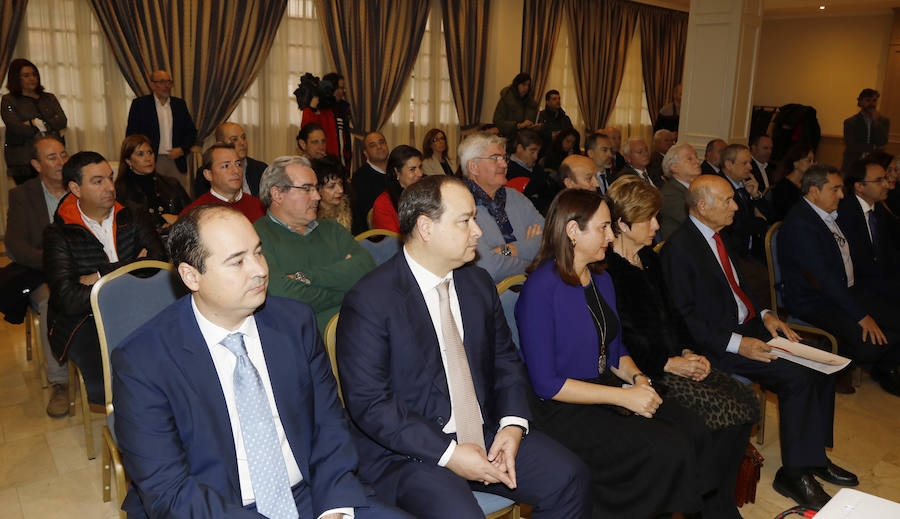 Fotos: Vicente Villagrá recibe la medalla de honor de la Cámara de Comercio de Palencia