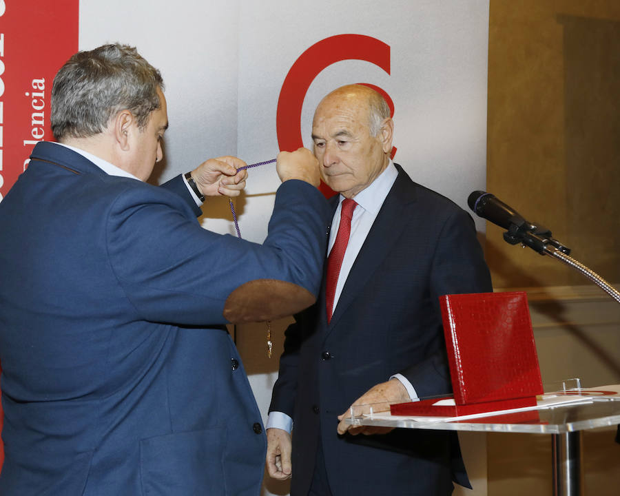 Fotos: Vicente Villagrá recibe la medalla de honor de la Cámara de Comercio de Palencia