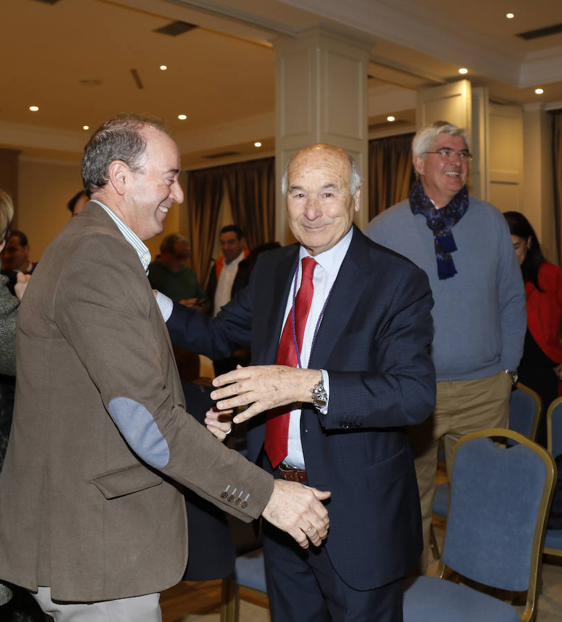 Fotos: Vicente Villagrá recibe la medalla de honor de la Cámara de Comercio de Palencia