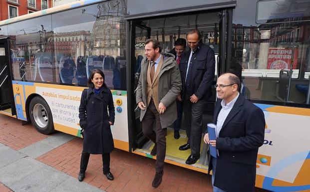Valladolid, pionera en el uso de autobuses «híbridos» de autogas
