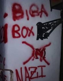 Imagen secundaria 2 - «Al nazi tiro y cuneta»: pintadas amenazantes en la casa de Morante de la Puebla