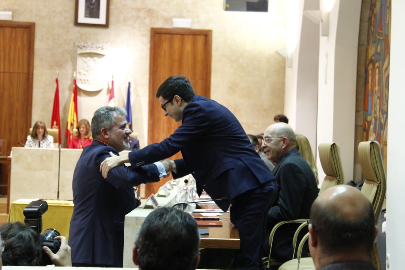 El que fuera teniente de alcalde con Alfonso Fernández Mañueco, que renunció a la Alcaldía y a su acta de concejal de manera voluntaria para centrarse en su candidatura a la presidencia de la Junta, se coloca ahora al frente del Consistorio