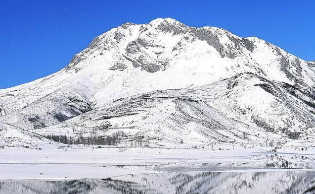 Imagen del Pico Espigüete, con su más de 2.000 metros de altitud. 