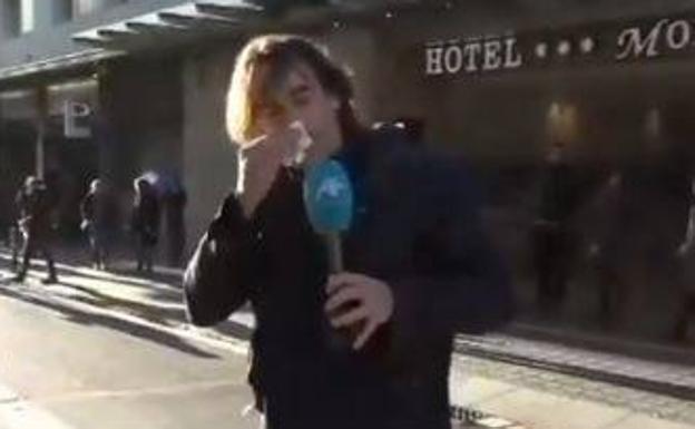 El periodista Cake Minuesa, tras ser agredido este viernes en las manifestaciones de Barcelona. 