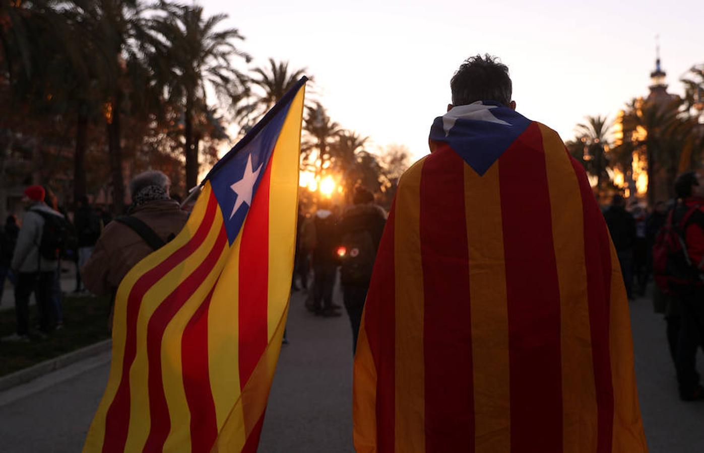 El presidente del Gobierno, Pedro Sánchez, preside este viernes el Consejo de Ministros en la Llotja de Mar de Barcelona. La ciudad condal vive una jornada de concentraciones y protestas de la mano de los CDR.