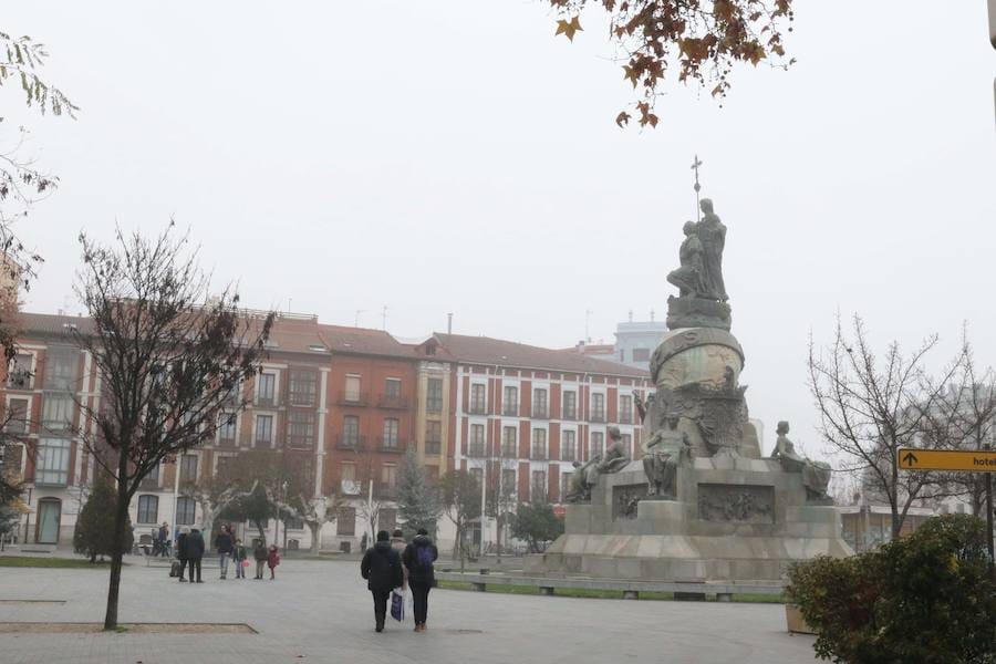 Fotos: La niebla, protagonista del día de Nochebuena en Valladolid