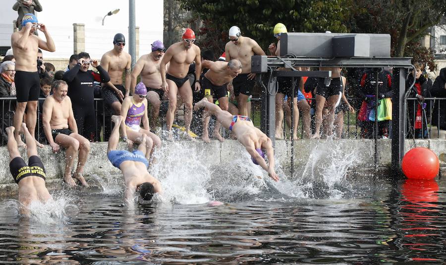 Fotos: Chapuzón Navideño en la dársena